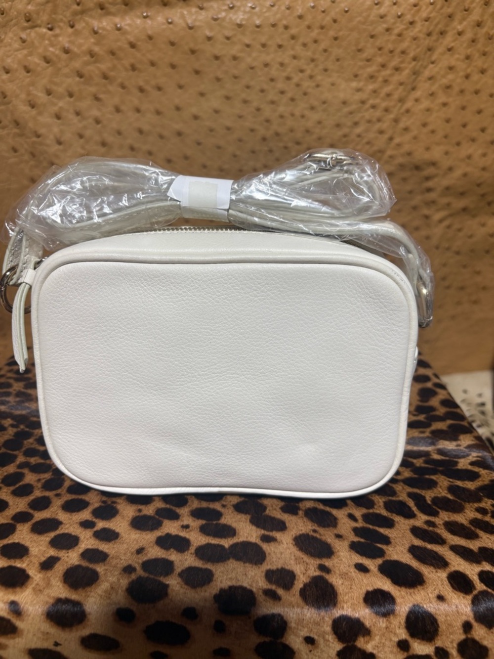 - THE ESSENTIAL CROSSBODY